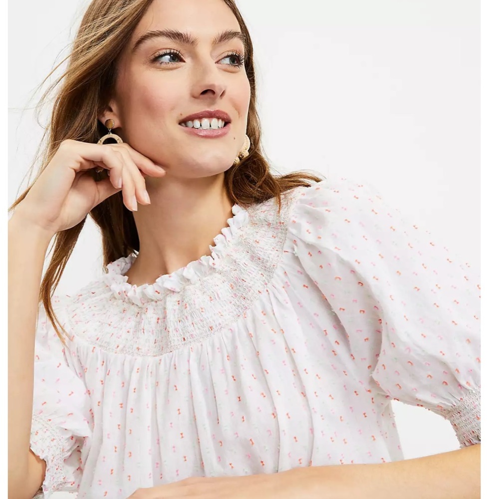 NWT❣️LOFT Clip Smocked Top - Picture 2 of 4